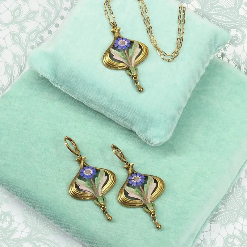 Vintage style oorbellen en halsketting van Urban Hippies